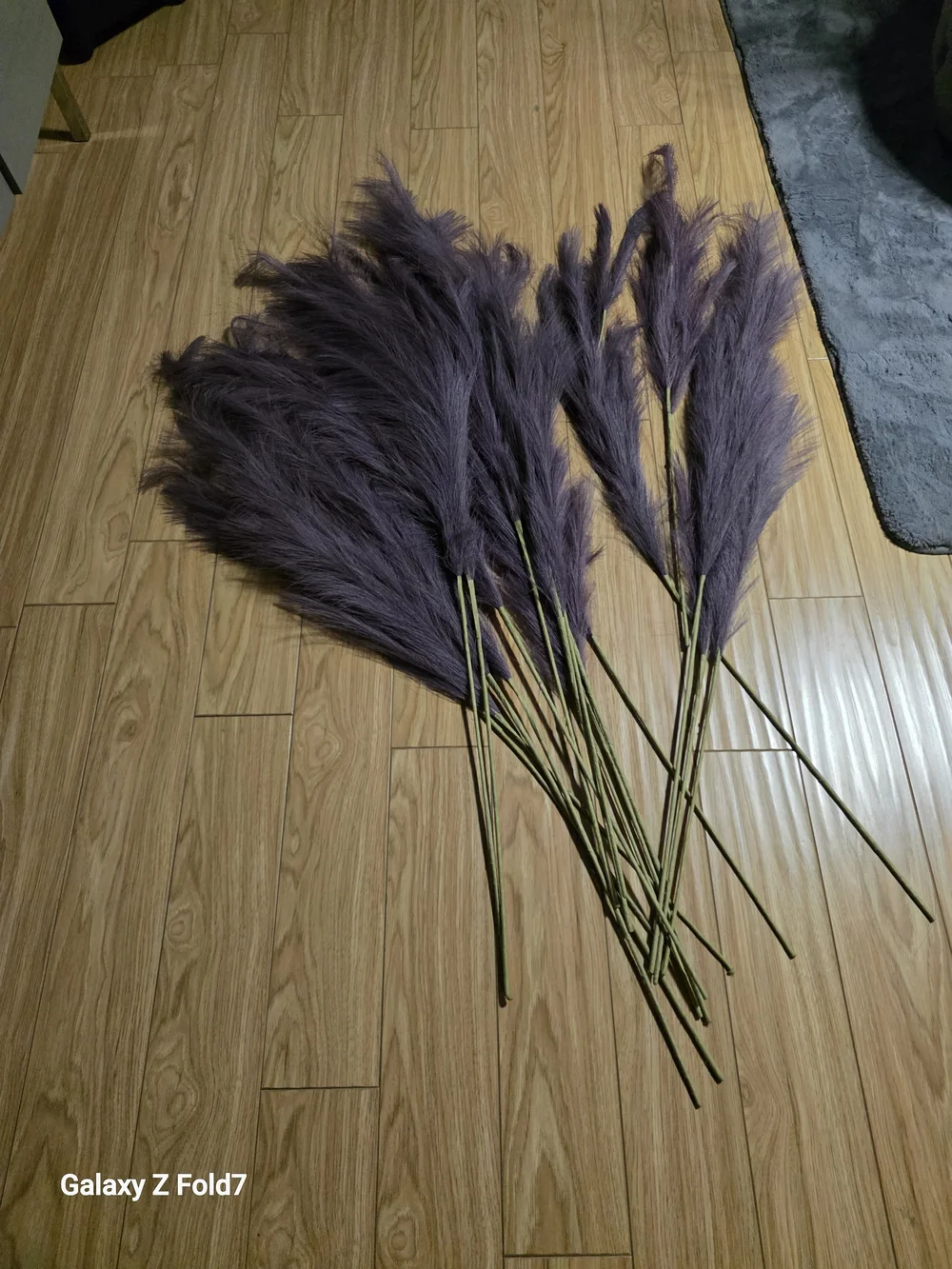 Decorative Lavender Pampas Grass Bundle - ONE DAMAGED..SEE PICS